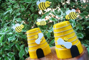 улей с пчелками из майонезного ведерка