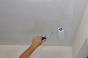 Как покрасить потолок водоэмульсионной краской по старой краске 
