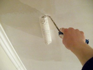 Как покрасить потолок водоэмульсионной краской по старой краске 