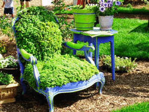 Как украсить садовый участок своими руками из подручных материалов