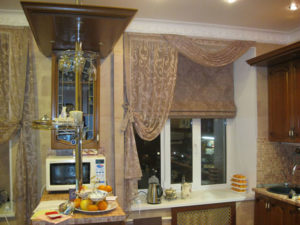 Кухонные шторы- фото, современный стиль для маленькой кухни